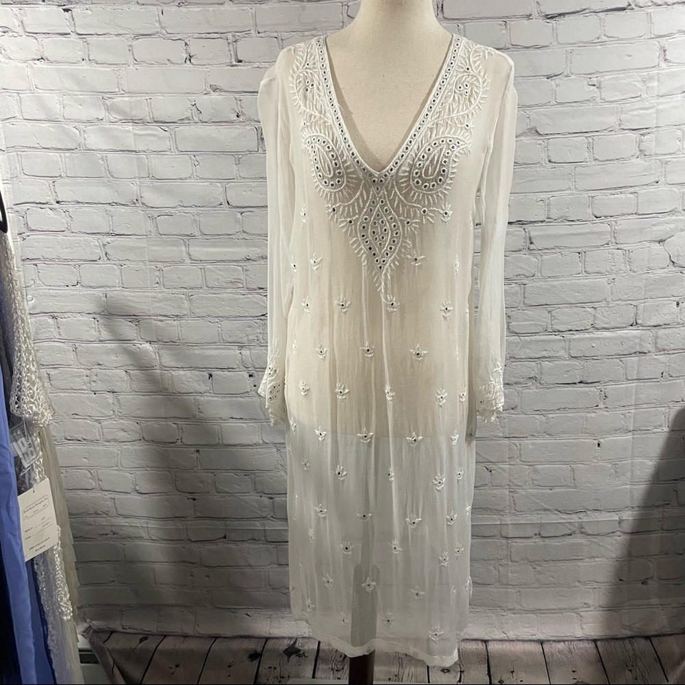 GUL white sheer eyelet cover-up🏖 get away, take away on your Vacay size medium